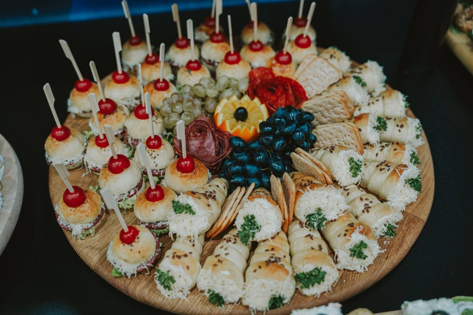 Slani rolat i mini pite