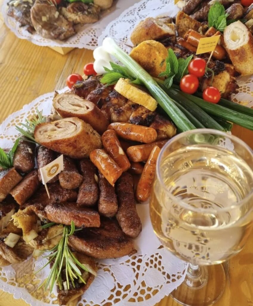 Roštilj ketering u Zrenjaninu sa domaćim mesnim specijalitetima